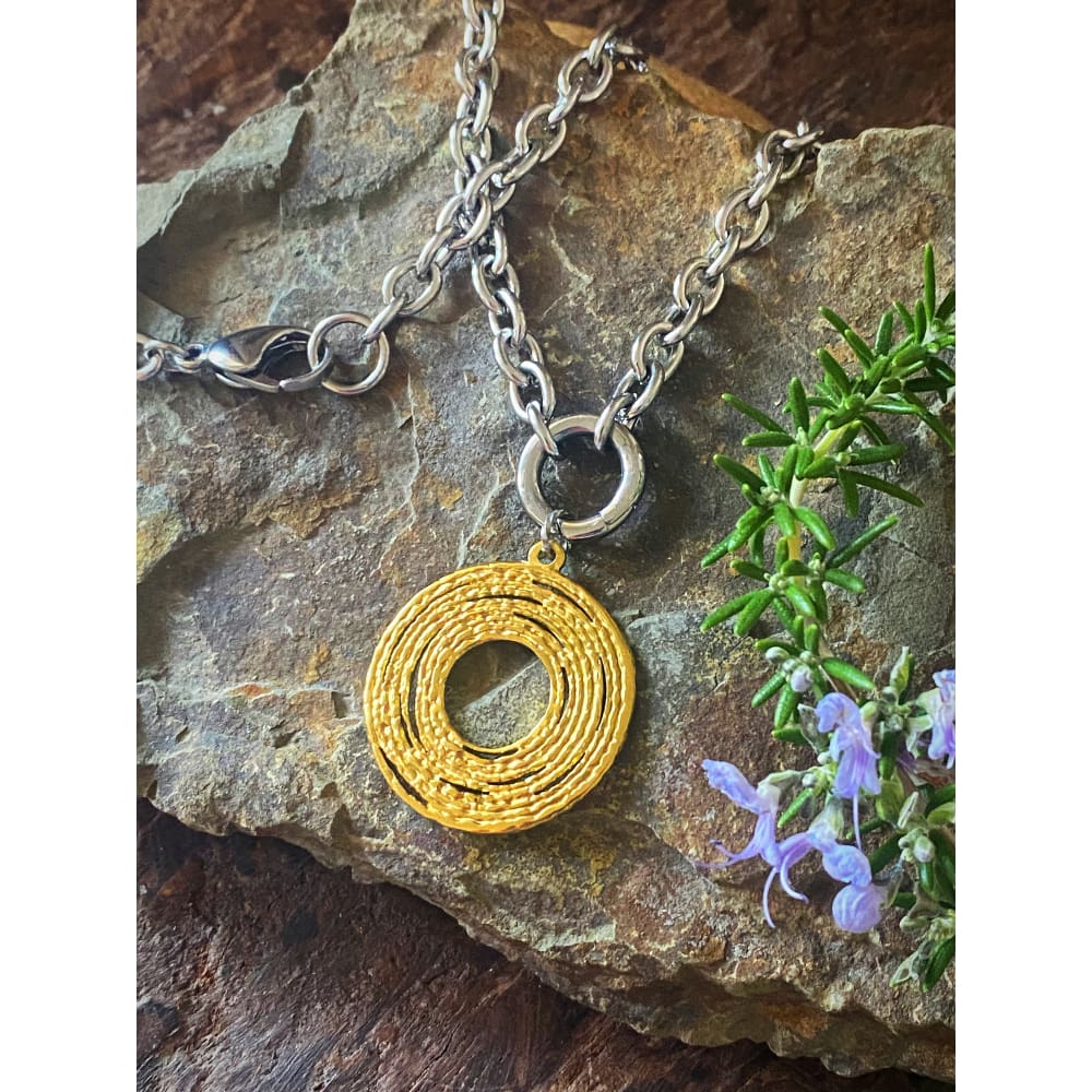 CIRCLE NECKLACE