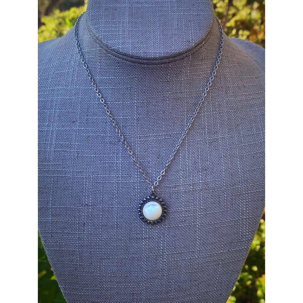 MOTHER OF PEARL NECKLACE