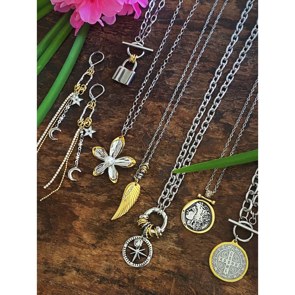 NORTH STAR NECKLACE