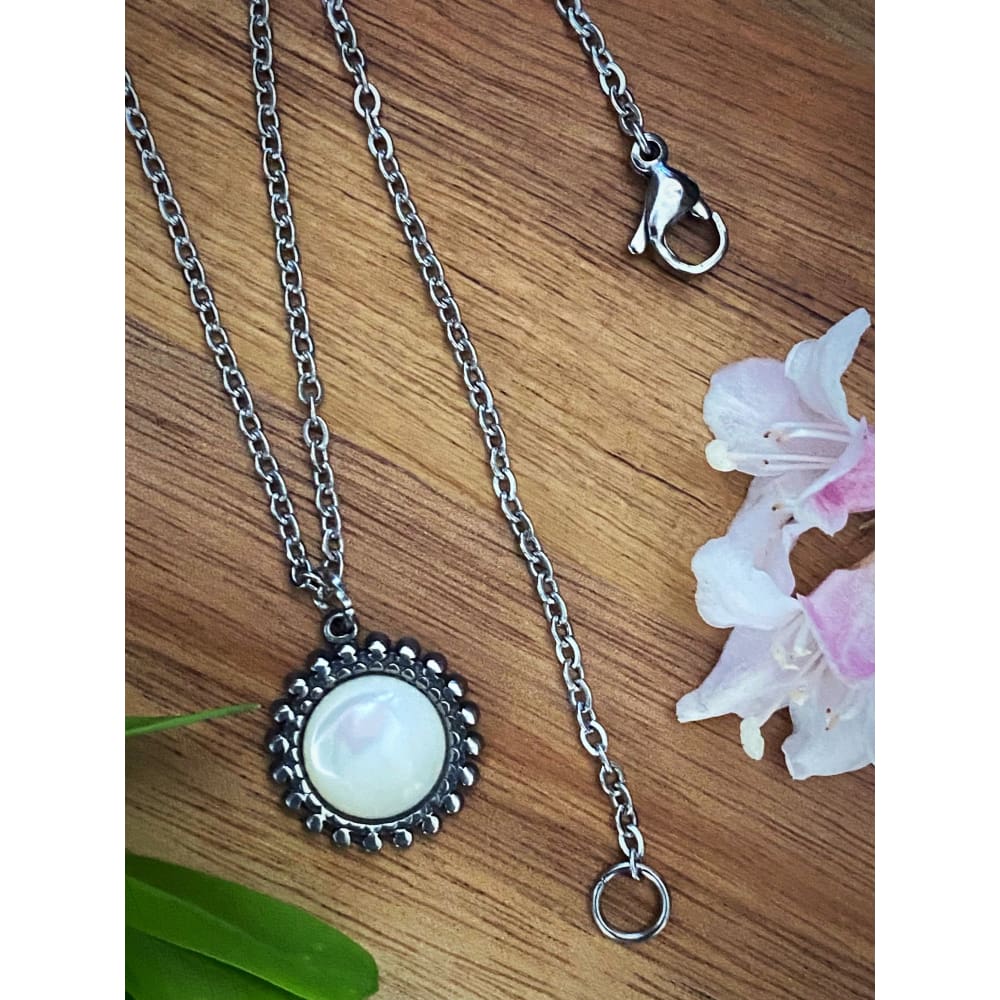 MOTHER OF PEARL NECKLACE
