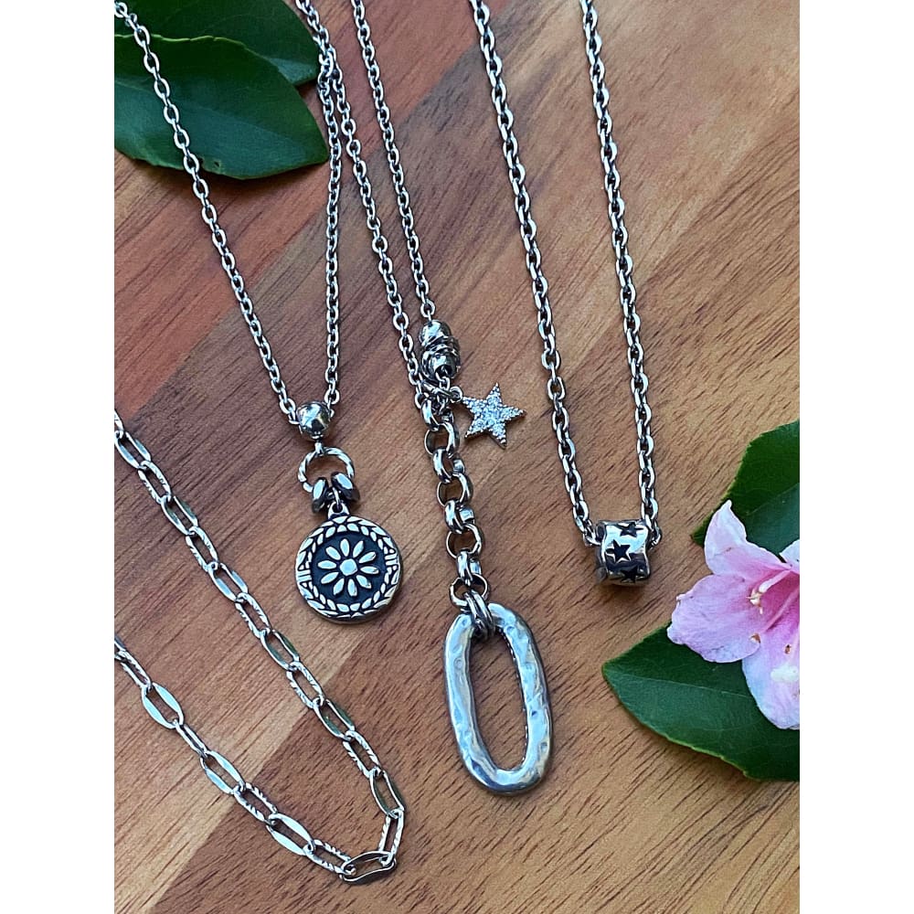 FIONA STAR NECKLACE