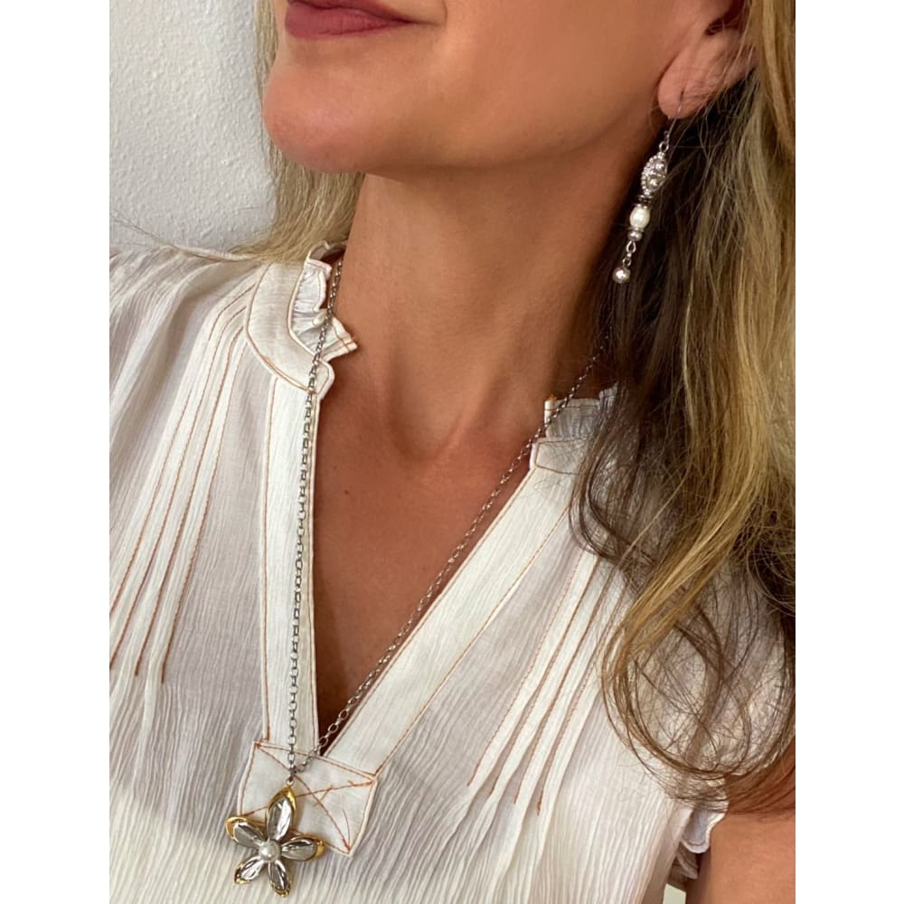 PEARL FLOWER NECKLACE