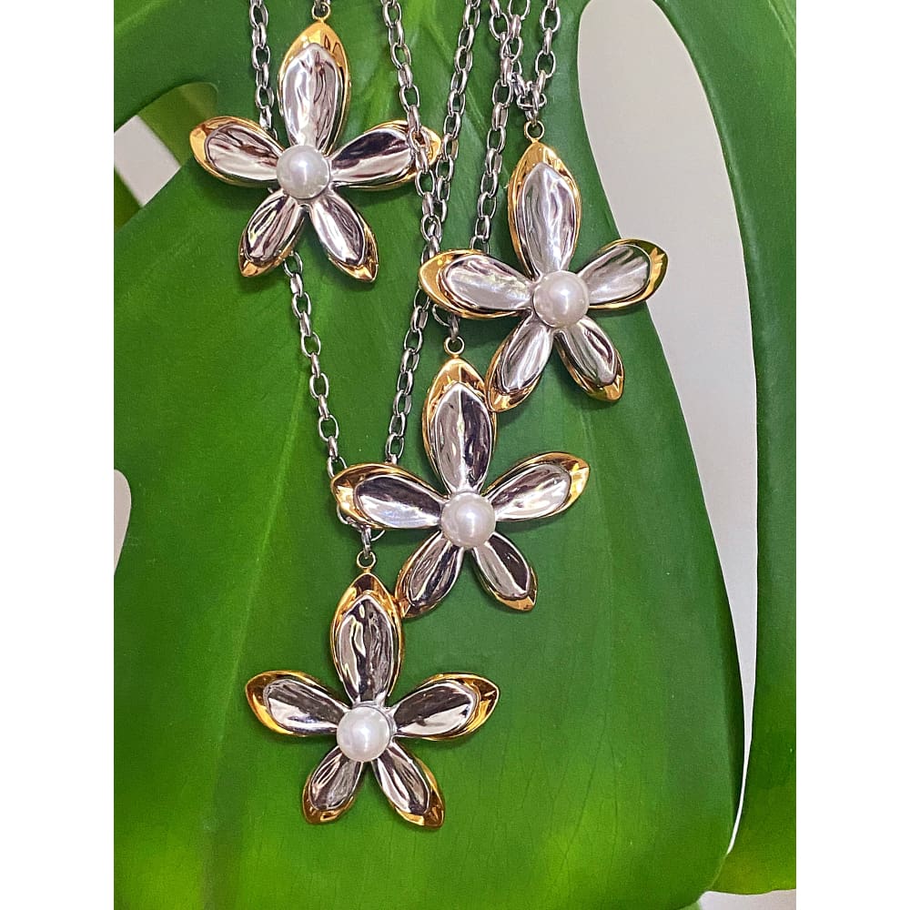 PEARL FLOWER NECKLACE
