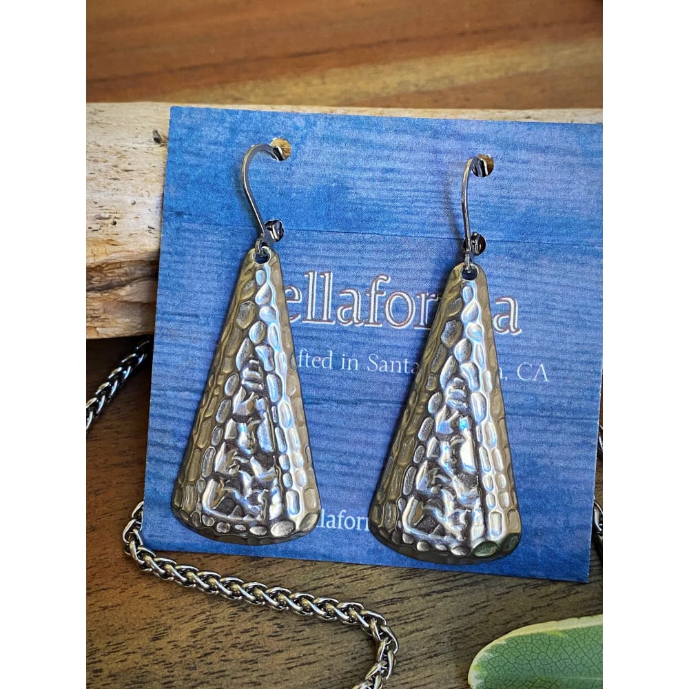 HAMMERED TRIANGLE EARRINGS