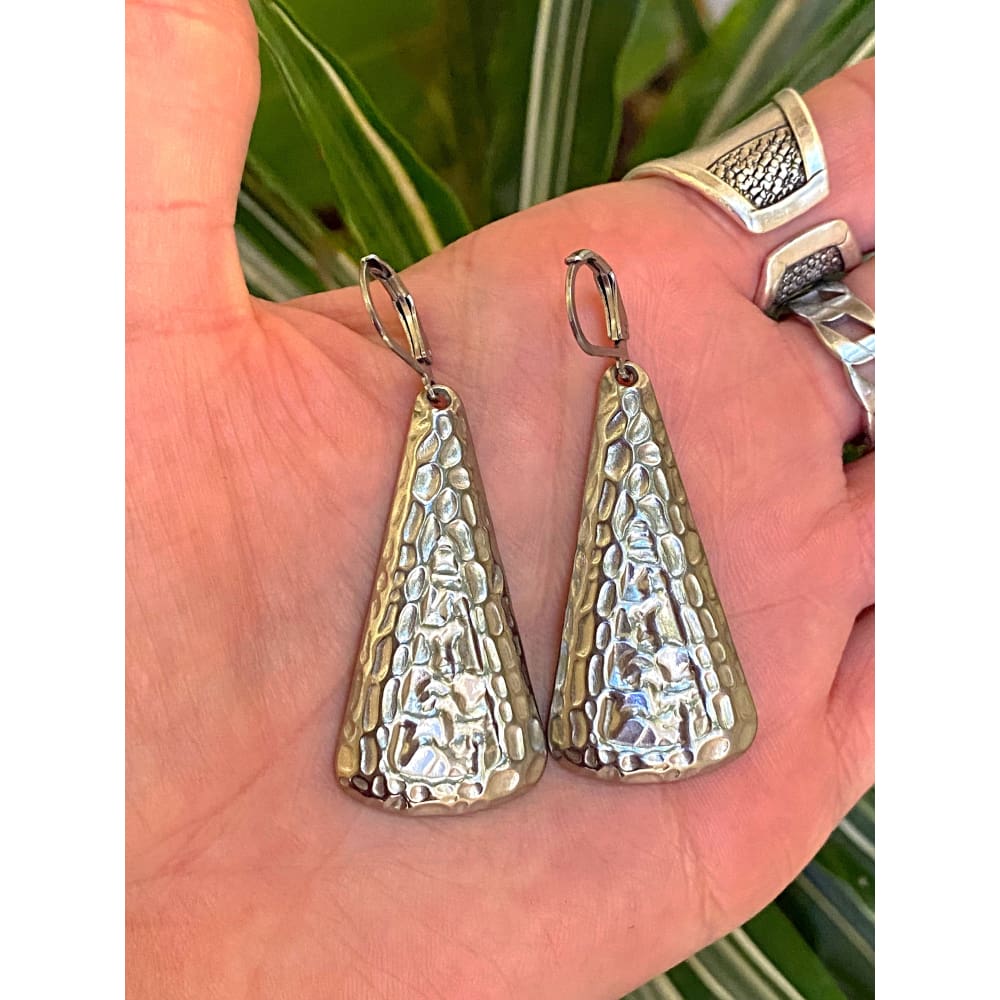 HAMMERED TRIANGLE EARRINGS