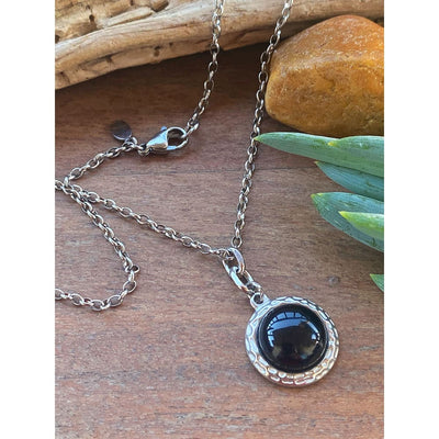 ONYX PENDANT NECKLACE