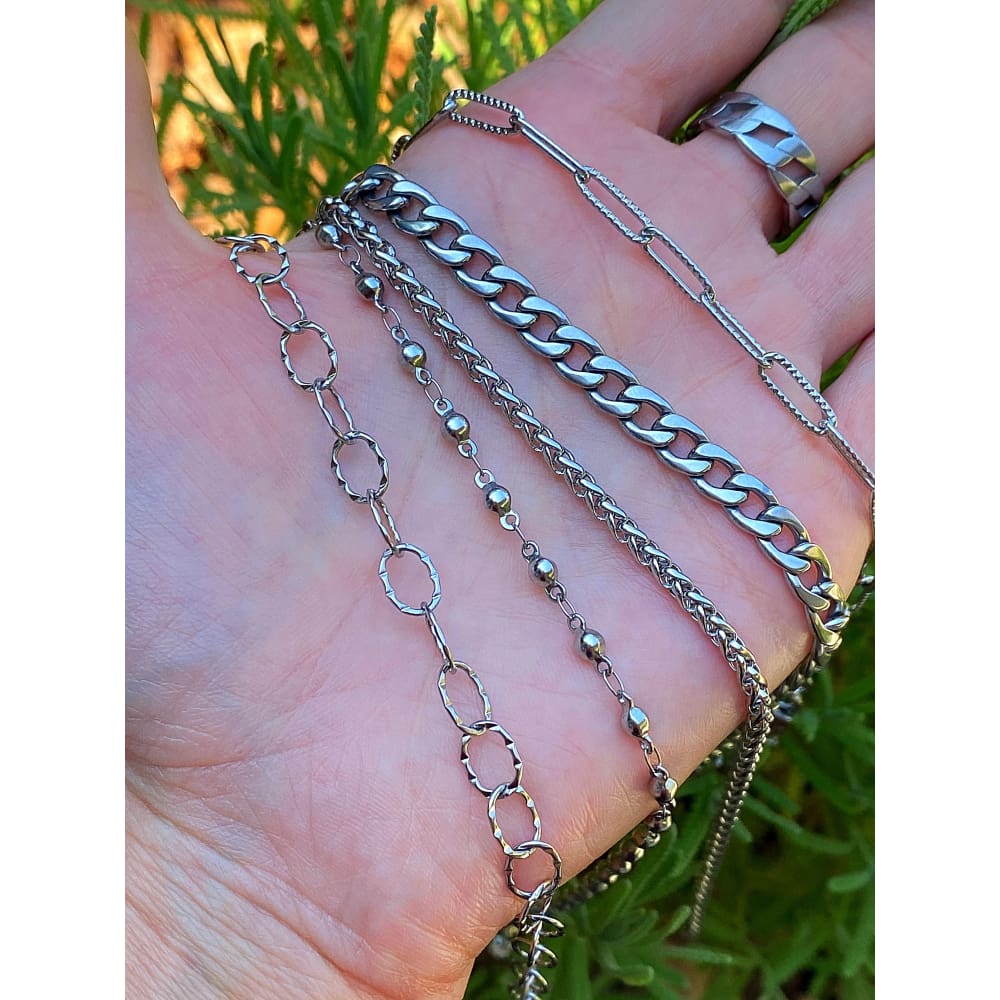 HAMMERED CHOKER